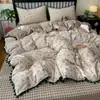 Algodón antibacteriano de grado 10A, estilo lindo y femenino con pompones, juego de ropa de cama de cuatro piezas, funda de edredón, juego de tres piezas de sábana individual