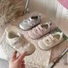 Nuevos Zapatos de Entrenamiento de Malla Transpirable para Niñas Primavera 2026, Suela Suave, Antideslizantes, Zapatillas de Bebé con Velcro