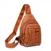 Bolsa de Peito para Comércio Exterior Transfronteiriço para Mulheres 2026 Casual Ombro Transversal Esportiva Moda Couro Macio Lavado Bolsa de Peito Atacado