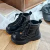 Botas Martin da moda para meninas, nova coleção primavera/outono/inverno 2026, botinhas de couro preto, estilosas e versáteis para crianças, perfeitas para usar ao ar livre