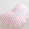 Broche de Peluche de Dibujos Animados Muñeca de Gato Linda Accesorios para Muñecas Colgante de Bolsita Corazón de Durazno Pines DIY Accesorios Accesorios