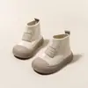 Sapatos de caminhada para bebê sapatos respiráveis para bebê sola macia estação primavera e outono sapatos de um só para bebê menina biqueira antiderrapante antiderrapante biqueira anti-colisão sapatos para bebê menino