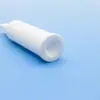 Botella plástica de 10 ml de fácil rotura, botella de presión de tapa abatible, botella de inyección de cuello curvo, botella de serum de PP al por mayor