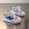 Zapatillas deportivas para niñas 2025 primavera antideslizantes de suela blanda ligeras para correr para mujer, versátiles y a la moda con suela gruesa, zapatillas Forrest Gump