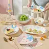 Lindo juego de vajilla de cerámica con fresas en relieve, alto valor estético, modelo nuevo para uso doméstico, juego de cuencos y platos de vajilla con color bajo vidriado para inauguración de casa