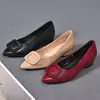 Zapatos de moda para mujer de cuero suave, punta fina, hebilla cuadrada, nuevo estilo otoño 2026, corte bajo, suela suave, cómodos para ir al trabajo, zapatos de cuero para trabajo no abrasivos