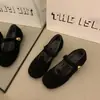 Zapatos planos Mary Jane de punta cuadrada para mujer, forrados de felpa, nuevo estilo de invierno, zapatos esponjosos, boca poco profunda, 2026, planos, de una correa, mezcla de lana, hebilla francesa