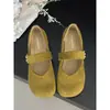 Zapatos retro Mary Jane rojos de suela blanda con velcro para mujer, nuevo estilo de otoño 2026, adecuados para combinar con faldas, zapatos individuales artísticos estilo bosque
