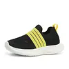 Zapatos para Niños Primavera Otoño 2026 Nuevos Zapatos Deportivos para Niños Medianos y Grandes Unisex Flyknit Versátiles Casuales Slip-on Ligeros