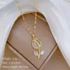 [Acero de titanio] Collar elegante y lujoso con forma de tulipán y hojas de diamantes para mujer, cadena de clavícula combinable, cadena de acero de titanio.