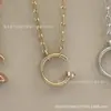 Collar de oro rosa de 18 quilates con moissanita para mujer, cadena de oro en V con diamantes completos en ambos extremos, cadena para la clavícula para parejas, estilo de lujo ligero de nicho por Fan Chengcheng
