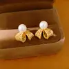 Aretes de aguja plateada con incrustaciones de circonita, diseño de encaje calado y detalles de perlas, sencillos y versátiles para el uso diario, elegantes y lujosos