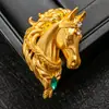 Broche Elegante de Cabeza de Caballo con Incrustaciones de Diamantes en Oro Mate, Pin del Zodiaco del Año del Caballo, Joyería de Animales de Caballo de Alta Gama Europea y Americana