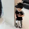 2026 Roupa Infantil Meninos Roupas de Verão Bebê Estiloso Chique Camiseta de Manga Curta Crianças Conjunto Versátil Esportivo Casual Calças