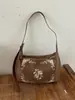 Bolsa tote de camurça bordada com trevo de quatro folhas, estilo retrô coreano, para mulheres, nova coleção outono/inverno 2026, bolsa de ombro de grande capacidade