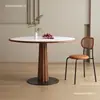 Mesa de jantar redonda de madeira maciça para apartamento pequeno casa mesa redonda estilo Wabi-sabi negociação pequena mesa redonda simples pura branca mesa de jantar de pedra sinterizada cadeira