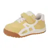 Nueva colección de primavera y otoño de zapatillas deportivas infantiles, con parte superior de piel, diseñadas para niñas, con suela suave y antideslizante, adecuadas para uso casual, correr y uso diario