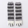 Calcetines de media pantorrilla a rayas con diseño de pata de felino grande que no sueltan pelusa para mujer, Calcetines cálidos de piso para el hogar de Otoño e Invierno, Calcetines de dormir de forro polar de coral al por mayor