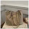 Bolsa de Ombro de Veludo com Corrente Grande Capacidade Bolsa Tote Bolsa Feminina 2024 Tendência Outonal Transfronteiriça Bolsa de Ombro Único para o Dia a Dia