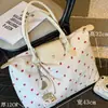 Bolsa de mano bordada de fresas dulces, tela suave, diseño simple y casual, adecuada para ir al trabajo, viajar y uso diario, bolsa de equipaje versátil, venta al por mayor