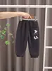 2026 Nuevo Modelo Pantalones para Niños Primavera y Otoño Corte Holgado Pantalones Casuales Elegantes Pantalones Deportivos para Bebés Niños Tendencia Venta al por Mayor