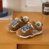 Zapatos Deportivos de Caminar de Moda para Niños 2026 Otoño/Invierno Zapatos de Correr Transpirables para Niños Superficie de Malla Versátil para Estudiantes Zapatos de Entrenamiento Alemanes