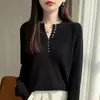Nuevo suéter de punto de cuello en V con múltiples botones para otoño e invierno, de manga larga, abotonado, color liso, suave y acogedor, diseño elegante, top de capa base