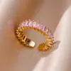 Anillo Geométrico de Zirconia Cúbica de Colores Chapado en Oro de 18K Estilo Lujo Ligero Vintage Anillo de Cristal Retro Artístico