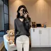 Suéter de tricô feminino estilo coreano minimalista, gola V com amarração no pescoço, cor cinza escuro, casual e modelador, adequado para outono e inverno, manga longa