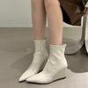 Botas Chelsea Martin com Elevação de Altura para Mulheres 2025 Nova Coleção Outono e Inverno Elegantes Slim Bico Fino Salto Plataforma Salto Alto Botas Curtas com Zíper Traseiro