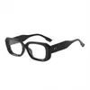 Gafas Cuadradas de Marco Pequeño con Remaches Retro Europeas y Americanas de Moda Transfronteriza Gafas de Montura Lisas Estilo Callejero para Mujer