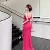 Vestido Largo de Malla Color Rojo Rosa con Flores 3D + Copas Integradas en el Pecho + Diseño Femenino con Cintura Fruncida
