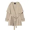 Atacado de Roupas Femininas Transfronteiriças Estilo Europeu e Americano Primavera 2026 Novo Elegante Casaco Trench Curto para o Dia a Dia com Cinto Fluido