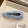 Pinza de pelo de tela vaquera rosa con lazo y letra, estilo Ins coreano, dulce y versátil, para flequillo, lateral, accesorios para el cabello para mujer