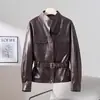 Jaqueta de Couro Genuíno Estilo Wang Luodan para Mulheres, Novo Modelo 2026, Cintura Marcada, Emagrecedora, Gola Alta, Jaqueta Curta de Pele de Ovelha com Acabamento Óleo-Cera