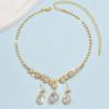 Collar y Aretes para Mujer de Lujo Ligero Transfronterizo Europeo y Americano con Flores, Juego de Dos Piezas, Joyería Niche Moderna y Exquisita para Novias