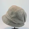 Outono/Inverno 2025 Lã Estilo Hepburn Afina o Rosto Quente Boina para Mulheres Novo Chapéu de Balde Fashion Elegante Retrô Francês