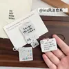 Estilo Ins Lindo y Sanador Gatito Pintado a Mano Texto de Bendición Colgante Llavero Acrílico Accesorio para Mochila de Estudiante