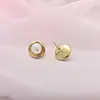 Brincos Vintage Flor em Botão Torcido com Pérola Natural de Água Doce e Design de Flor em Botão Plissado Envolvendo a Pérola, Design Versátil para Mulheres