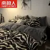 Conjunto de Roupa de Cama Antártica de Quatro Peças Capa de Edredom Simples Delicada Lençóis Conjunto de Três Peças Casal Dormitório Estudantil Rosa