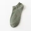 Meias Masculinas Vintage de Cor Sólida Japonesas Primavera e Verão Novas Meias Curtas Meias Sapatilha Meias Masculinas Meias Rasas Meias de Algodão