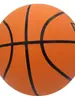 Venta al por mayor de jardín de infantes Talla 4 para niños Baloncesto Pelota de Goma Juguete Inflable Pelota Rebotadora Multicolor Engrosada