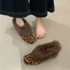 Sapatos Femininos Slip-On Retro de Camurça com Forro de Lã Aumentadores de Altura Interna, Novos Sapatos Peludos de Bico Quadrado Outono/Inverno 2025