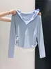 Top com capuz em cor contrastante preto e branco de outono para mulheres, camiseta de manga longa com zíper parcial e cordão para ajuste na cintura, estilo duas peças falsas