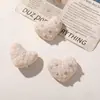 Estilo Ins Femenino Corazón Dulce Perla de Imitación Relleno de Lana con Corazón de Algodón Pasador DIY Tocado Broche Zapatos Calcetines Bolsa Accesorios