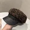 Sombrero Octagonal de Cuero PU con Estampado de Leopardo Retro Coreano para Mujer en Otoño e Invierno Sombrero de Artista Sexy que Muestra la Cara Sombrero de Boina Pequeño Versátil