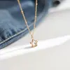 Colar com Pingente de Estrela de Cinco Pontas Versátil e Moderno em Aço Titânio para Mulheres Corrente de Clavícula de Estrela de Nicho de Luxo Leve Acessórios Europeus e Americanos de Alta Qualidade