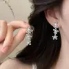 Pendientes de Botón con Encaje Hueco Floral y Borlas Estilo Retro Francés para Mujer Diseño de Nicho Sentido de Diseño Pendientes Ligeros de Lujo Elegantes de Moda Adornos para Orejas