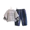 Conjunto de Roupa de Outono para Meninos, Conjunto Elegante de Duas Peças com Moletom de Manga Longa Estilo Coreano para Bebês na Primavera/Outono, Atacado de Roupas para Bebês e Crianças