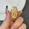 Anel Dourado Areia para Mulheres Que Não Desbota por Muito Tempo, Abertura de Design de Nicho de Alto Padrão, Acessórios Exagerados de Cobre Real Dourado Imitação Novo Produto